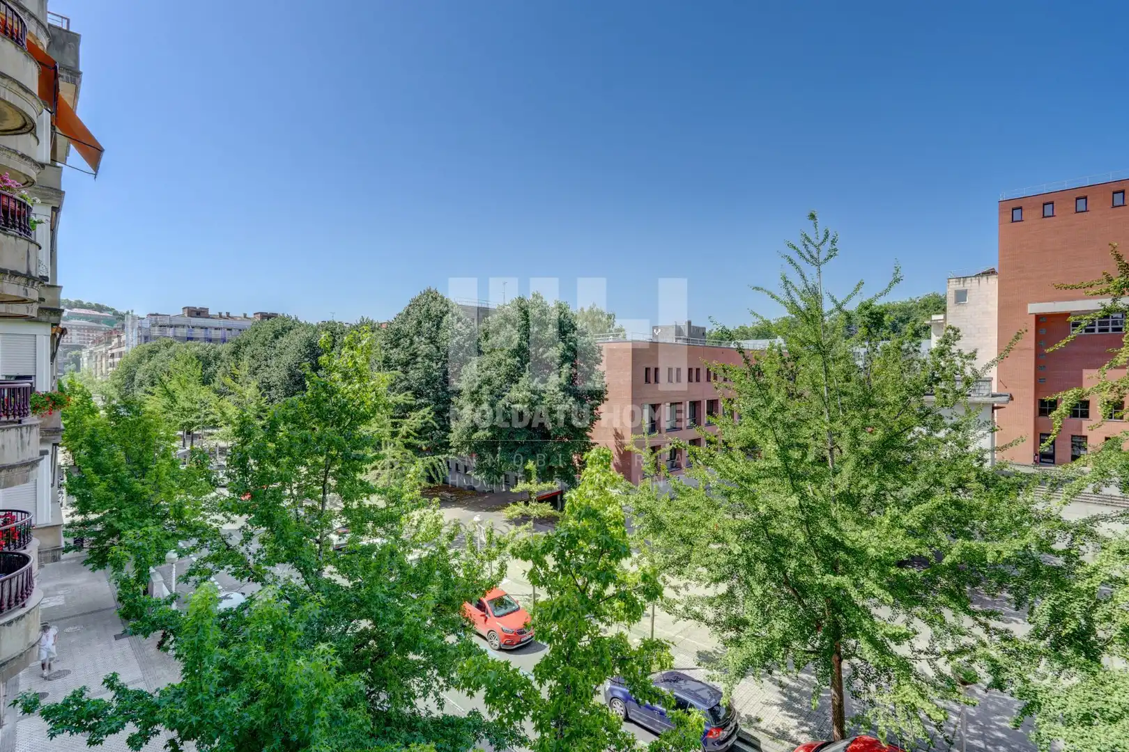 Vista exterior de Pis en venda en Donostia - San Sebastián  amb Calefacció i Traster