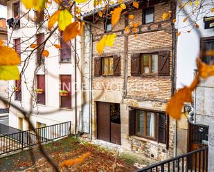 Vista exterior de Casa adosada en venda en Eskoriatza amb Aire condicionat, Calefacció i Terrassa