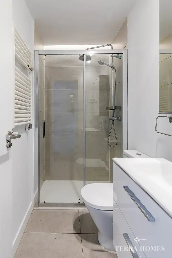 Bany de Apartament en venda en Madrid amb Aire condicionat i Moblat