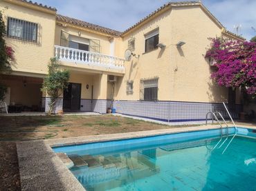 Villa con balcone in vendita a Solymar