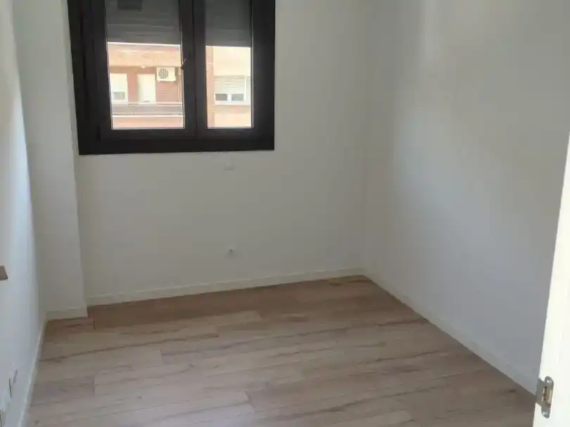 Dormitori de Pis de lloguer en  Lleida Capital amb Aire condicionat, Piscina i Balcó