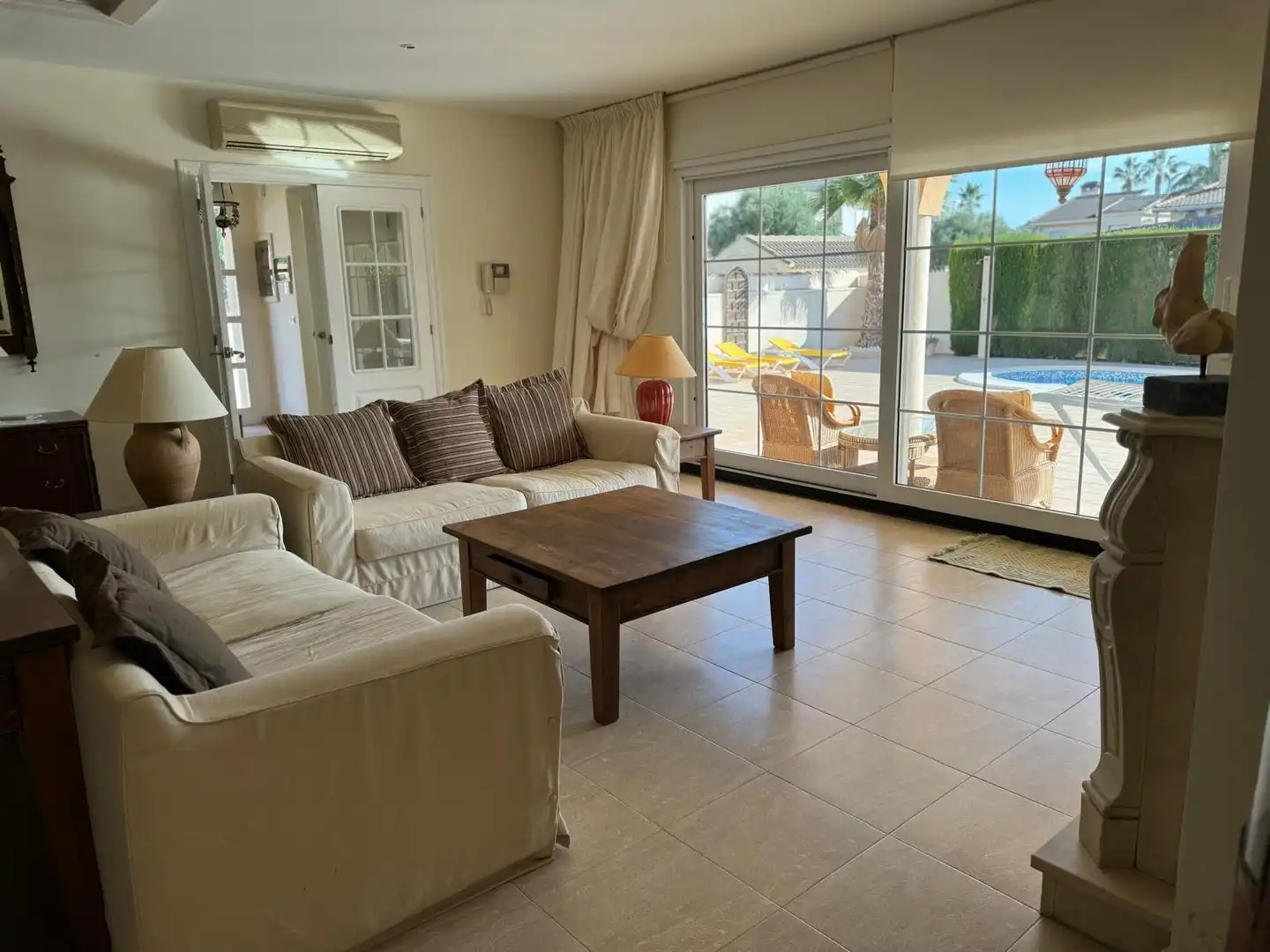 Detached house with pool for sale in Orihuela Costa