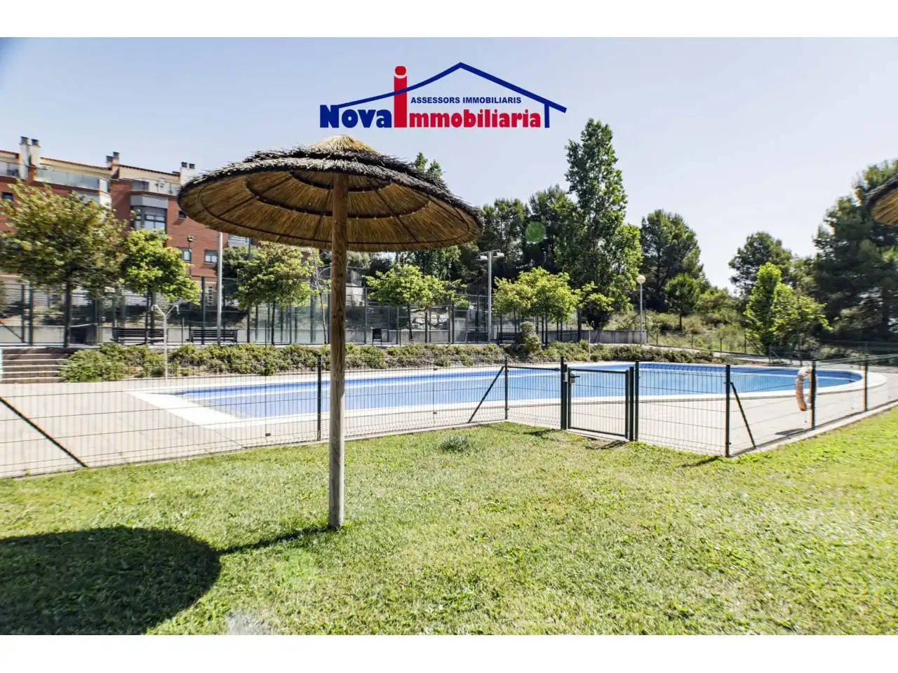 Schwimmbecken von Haus oder Chalet zum Verkauf in Sant Esteve Sesrovires mit Klimaanlage, Heizung und Privatgarten