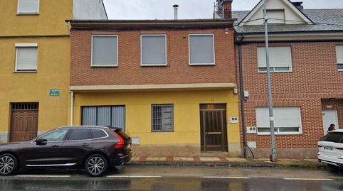 SE VENDE CASA CON TERRENO EN SANTALLA DEL BIERZO