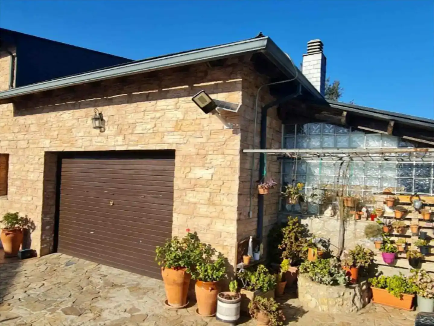 Vista exterior de Pis en venda en Vallirana amb Aire condicionat i Balcó