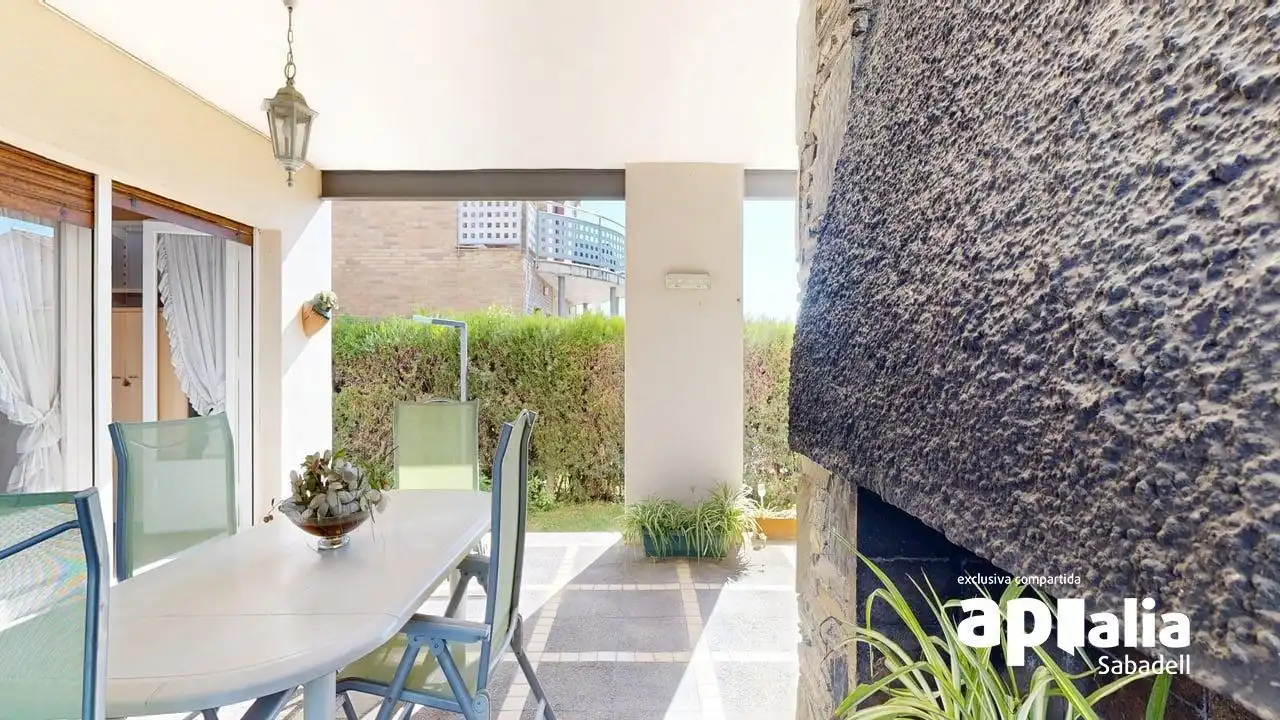 Terrassa de Casa o xalet en venda en Barberà del Vallès amb Calefacció, Jardí privat i Terrassa