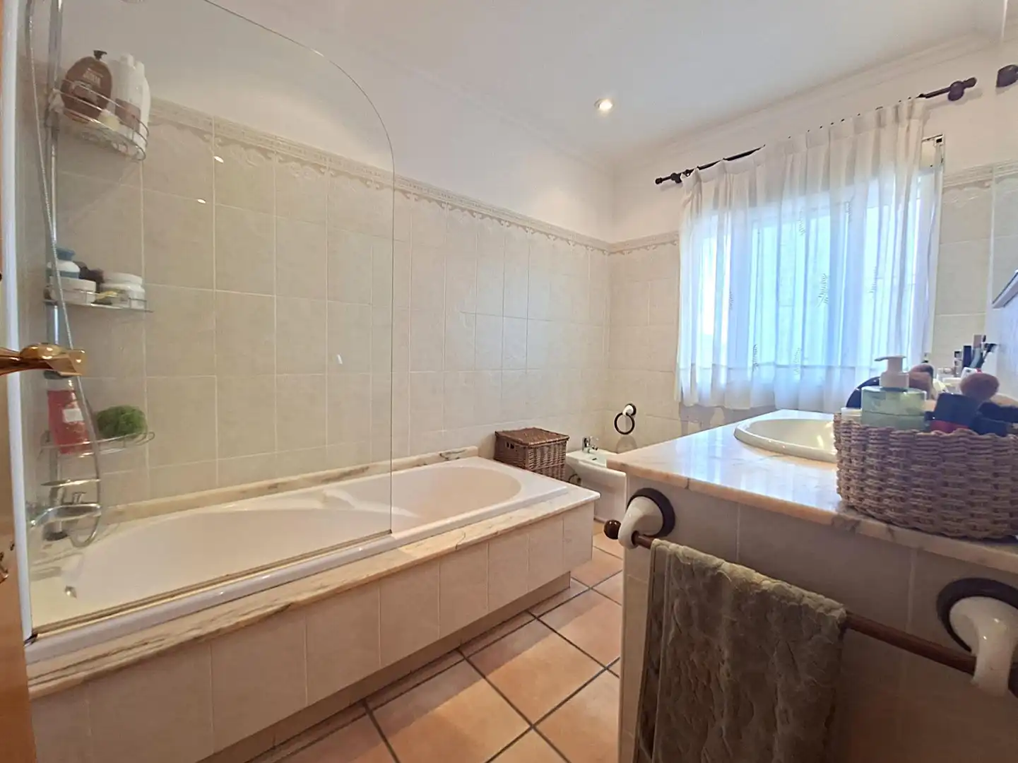 Bathroom of Flat for sale in Cambados  with Heating, Private garden and Storage room