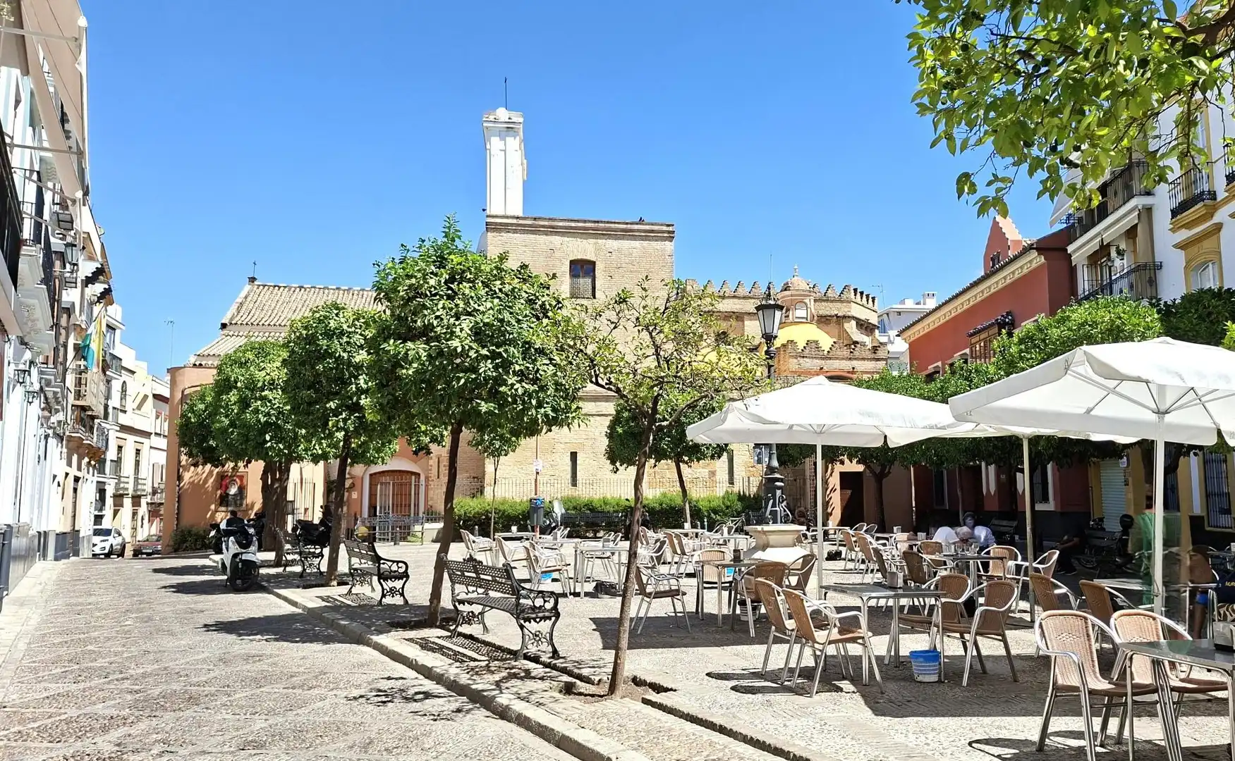 Vista exterior de Dúplex en venda en Sevilla amb Aire condicionat i Balcó