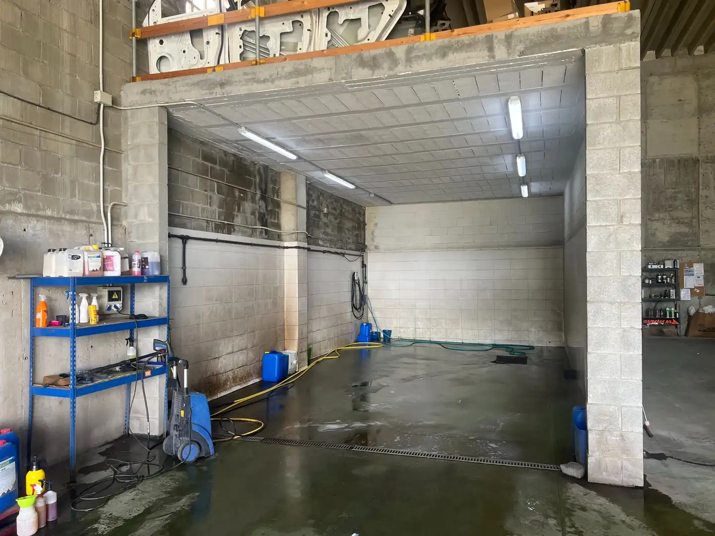 Fabrikhallen zur Miete in Ordes