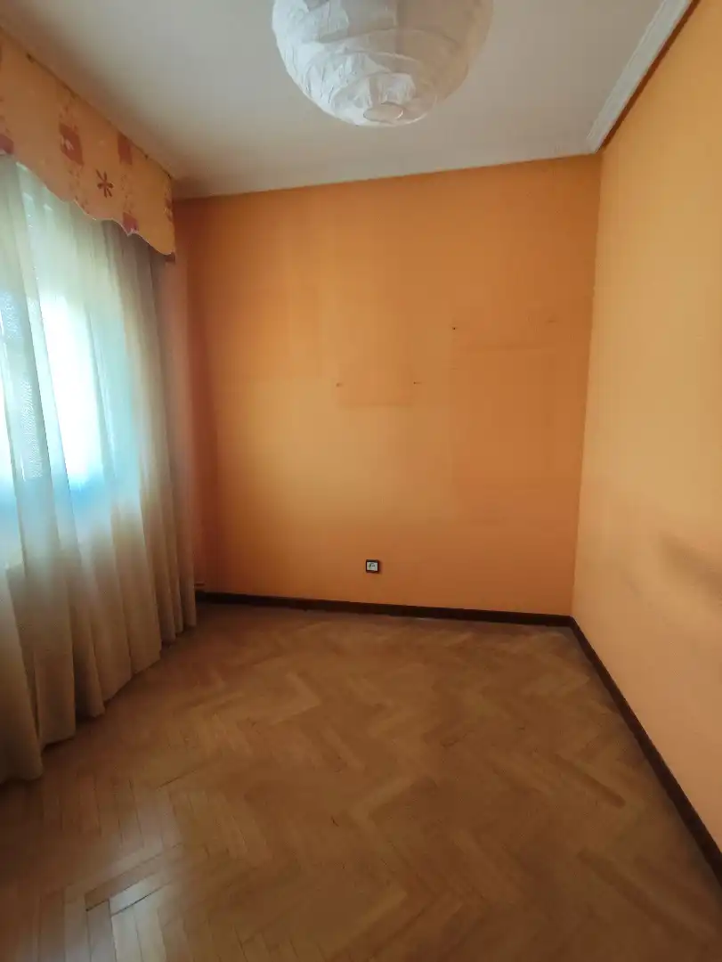 Bedroom of Flat for sale in Parla  with Air Conditioner, Heating and Parquet flooring