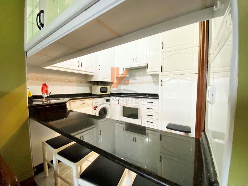 Cuina de Pis en venda en Santiago de Compostela  amb Forn