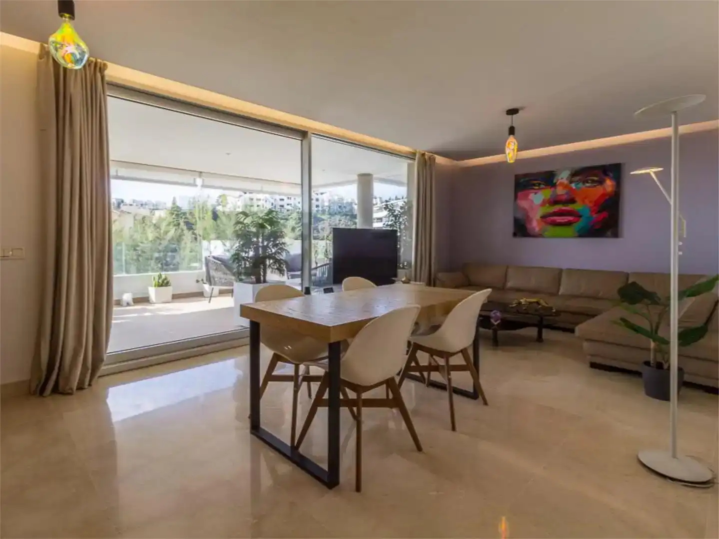 Living room of Flat for sale in Benahavís  with Air Conditioner, Private garden and Parquet flooring