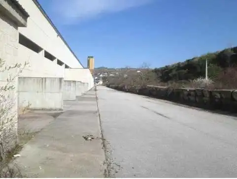 Vista exterior de Nau industrial en venda en Villafranca del Bierzo