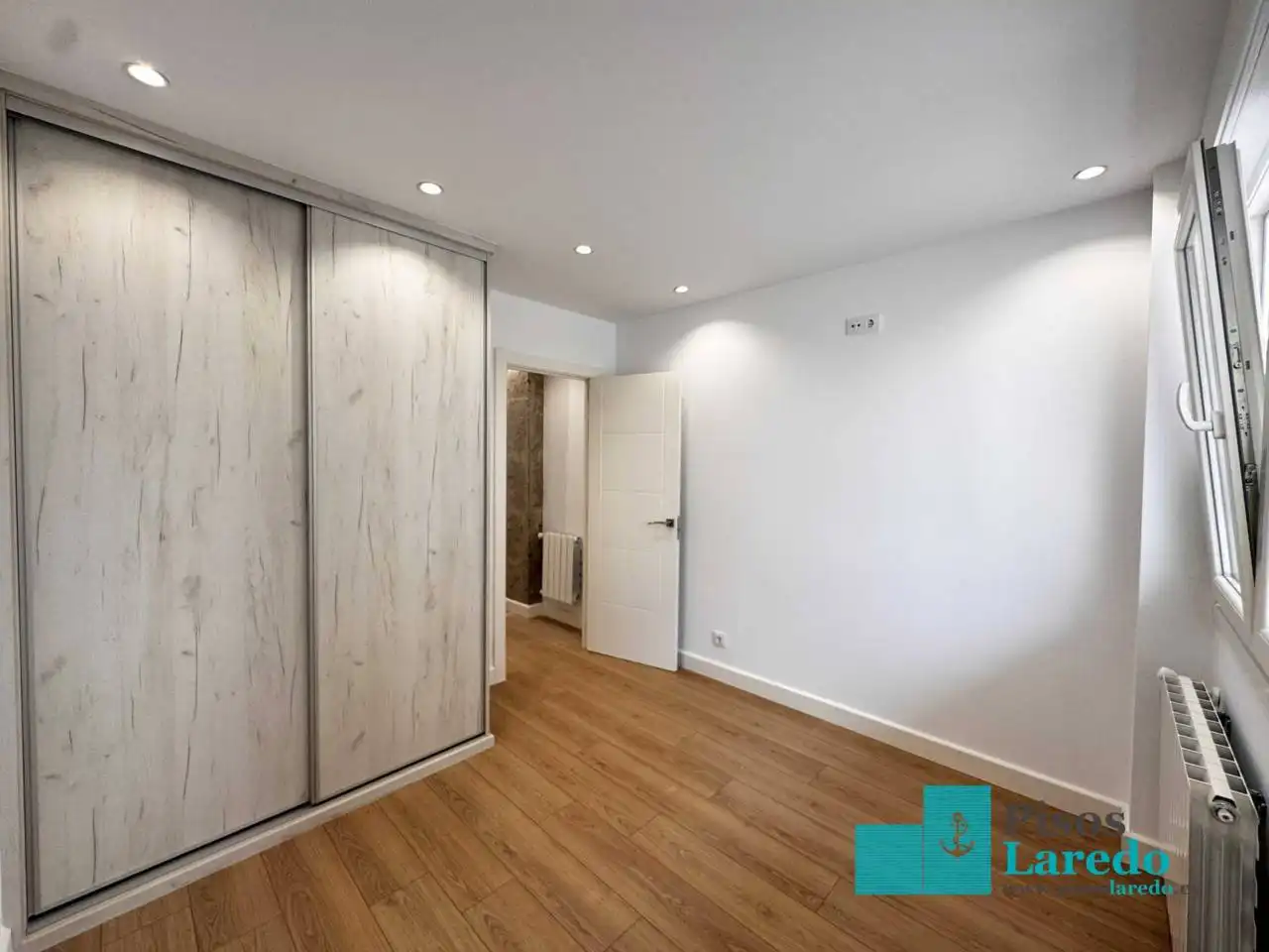Schlafzimmer von Wohnung zum Verkauf in Laredo mit Heizung