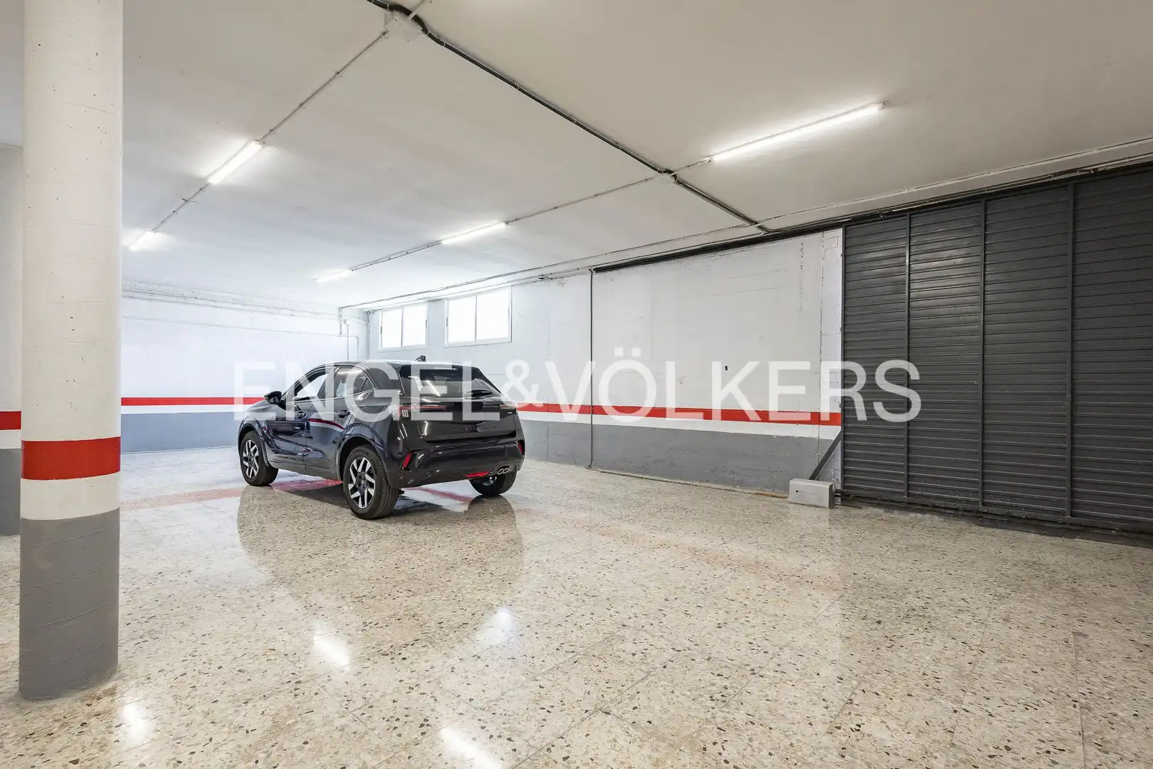 Parking de Casa o chalet de alquiler en Viladecans con Aire acondicionado, Calefacción y Jardín privado