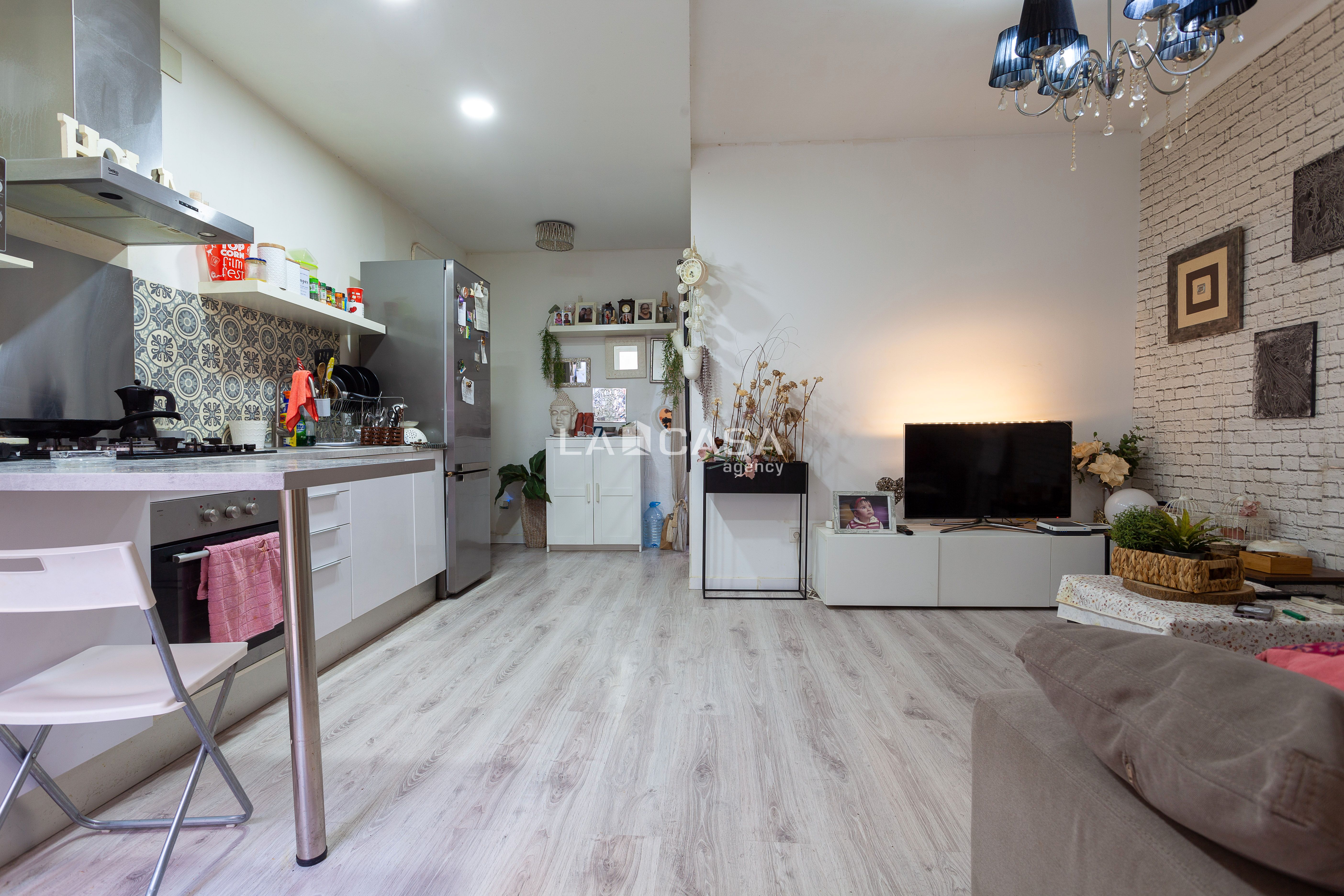 Living room of Planta baja for sale in L'Hospitalet de Llobregat  with Heating and Terrace