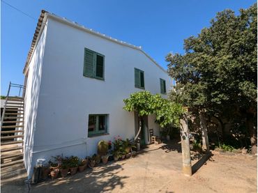 Casa con giardino in vendita a Calle molinas 126
