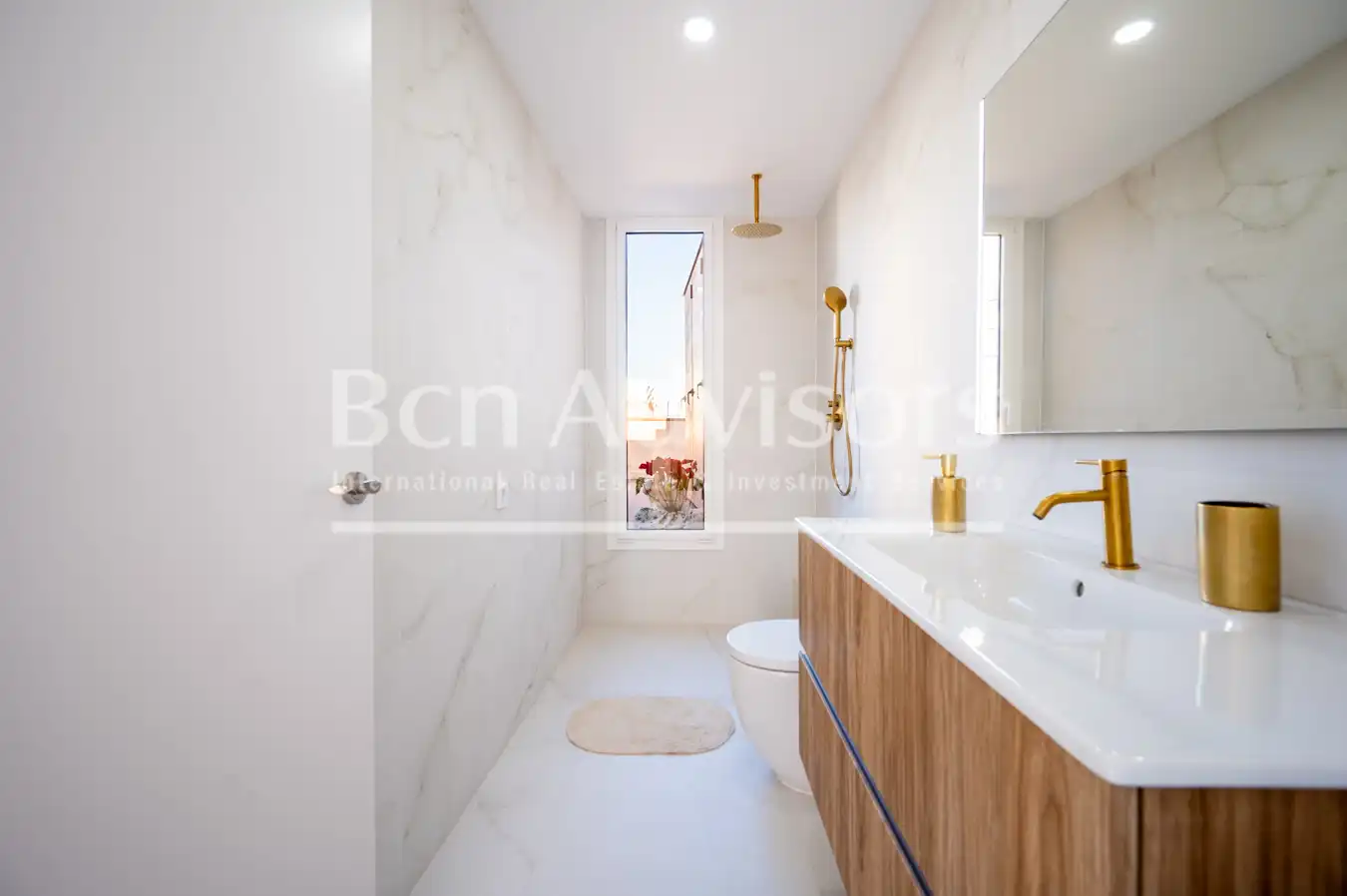 Badezimmer von Dachboden zum Verkauf in Barcelona mit Klimaanlage, Heizung und Terrasse