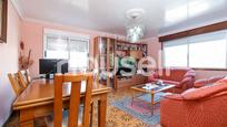 Sala d'estar de Casa o xalet en venda en Cangas  amb Terrassa