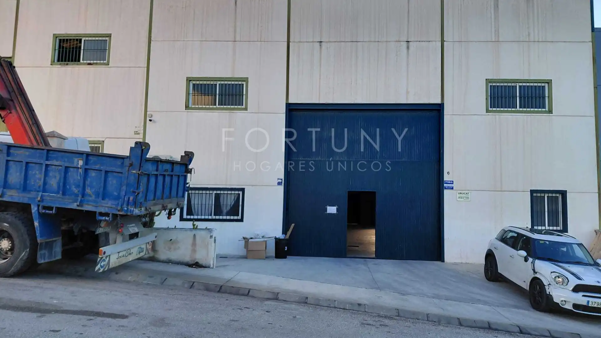 Vista exterior de Nau industrial en venda en Colmenar