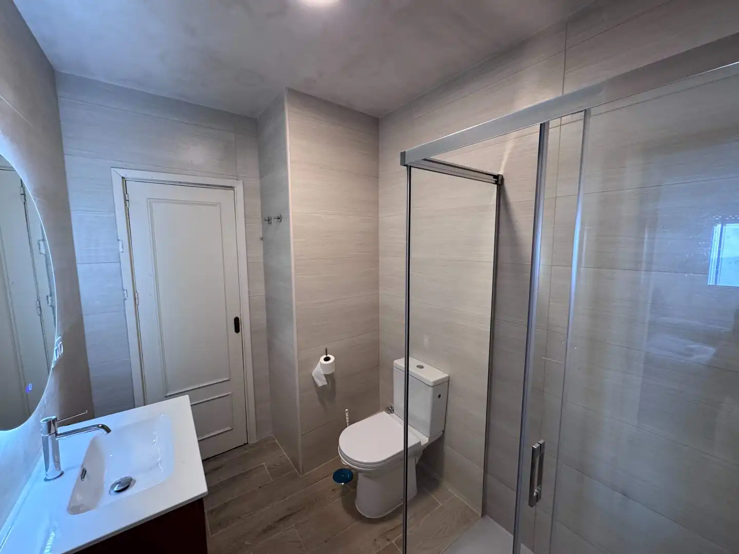 Badezimmer von Wohnungen zur Miete in Sevilla mit Klimaanlage