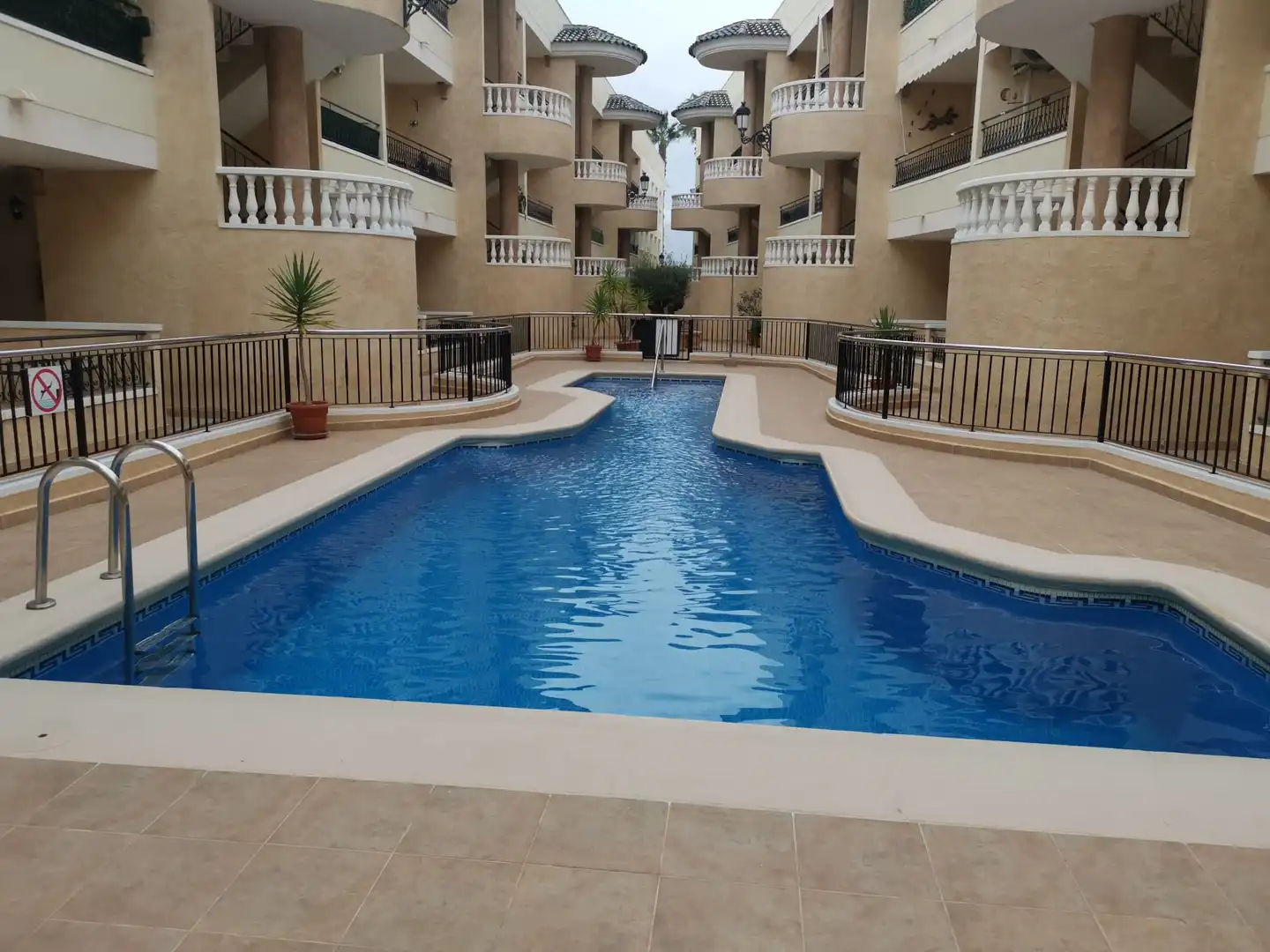 Piscina de Piso de alquiler en Jacarilla, Alicante