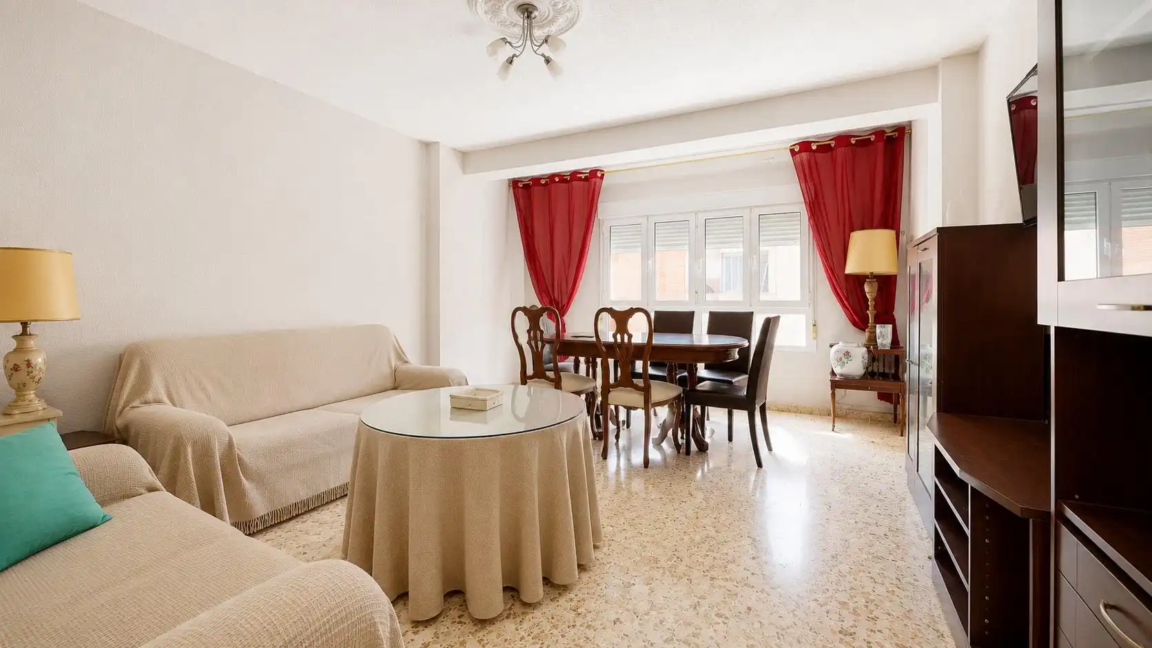 Sala d'estar de Pis en venda en Almería amb Moblat
