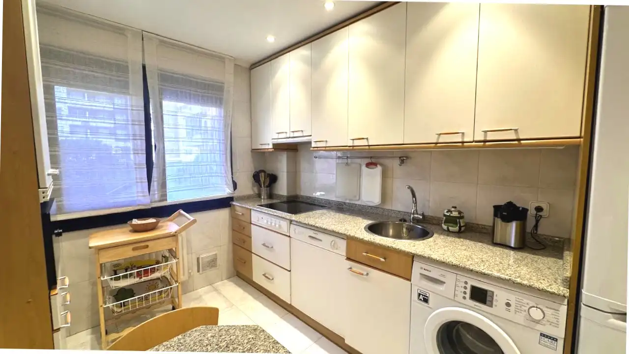 Cocina de Piso en venta en Castro-Urdiales con Calefacción, Trastero y Amueblado