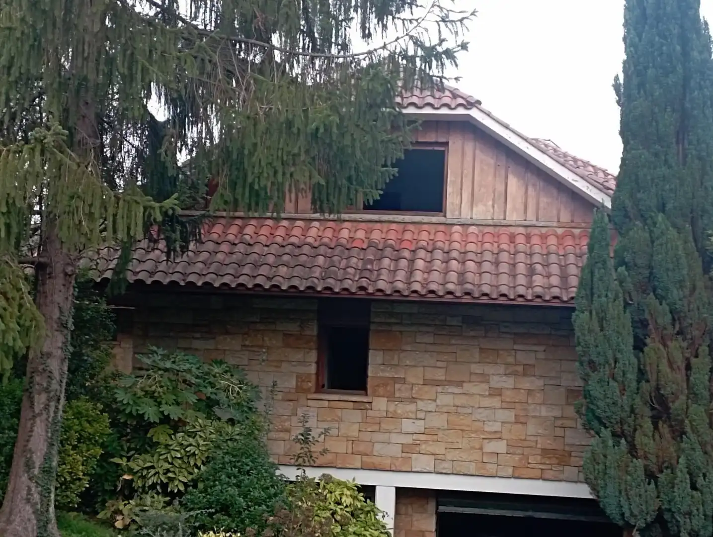 Außenansicht von Country house zum Verkauf in Gijón  mit Klimaanlage, Privatgarten und Terrasse