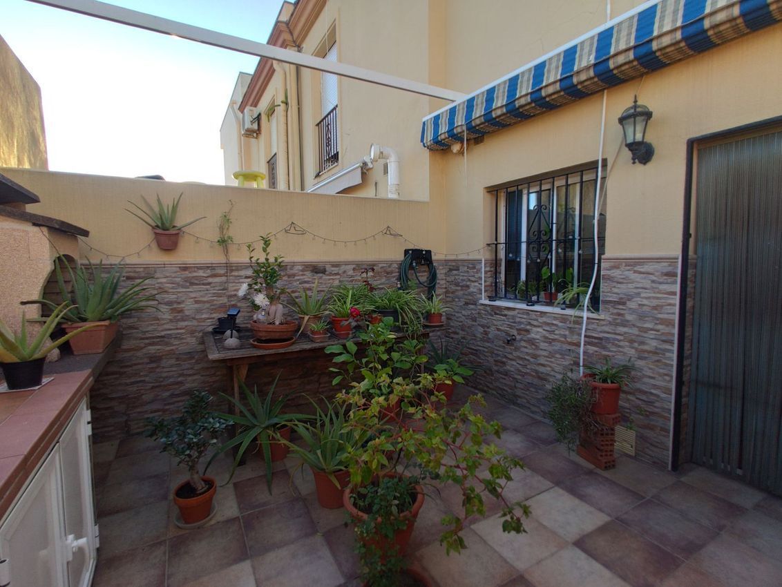 Jardí de Casa adosada en venda en Algeciras amb Aire condicionat