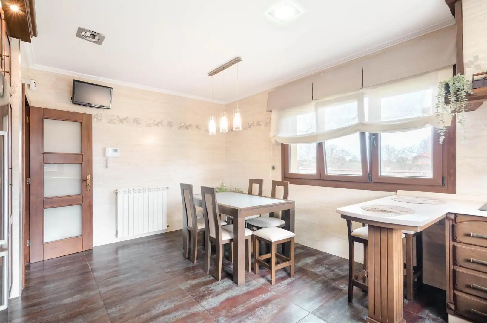Comedor de Casa o chalet en venta en Santo Adriano con Calefacción, Piscina y Alarma