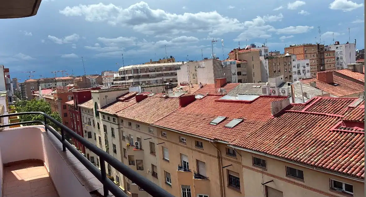 Außenansicht von Wohnungen zur Miete in Zaragoza mit Heizung, Möbliert und Ofen