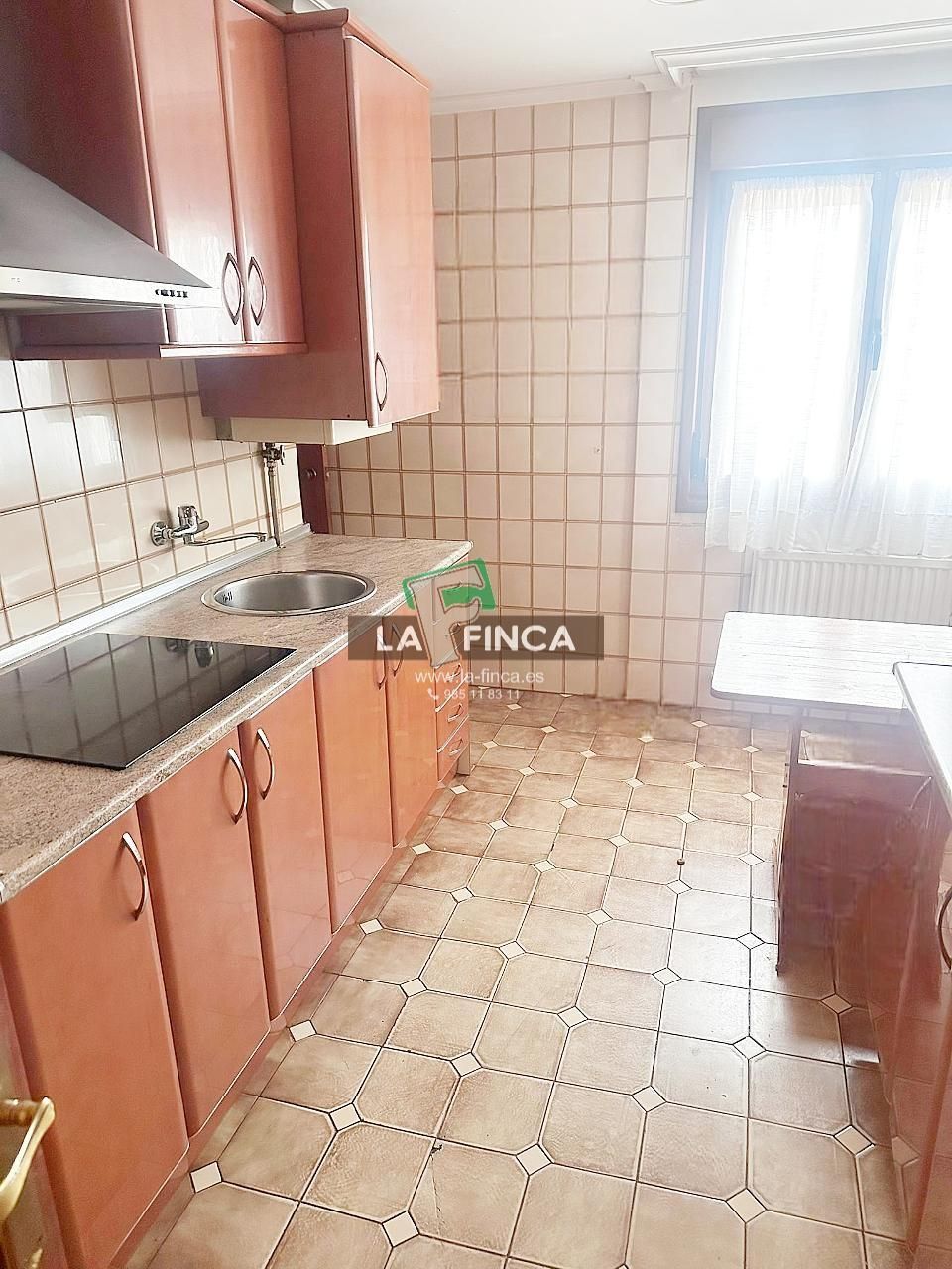 Flat for sale in ALCALDE LOPEZ MULERO, HUCA - La Cadellada