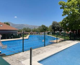 Piscina de Casa adosada de lloguer en Moralzarzal amb Calefacció, Jardí privat i Moblat
