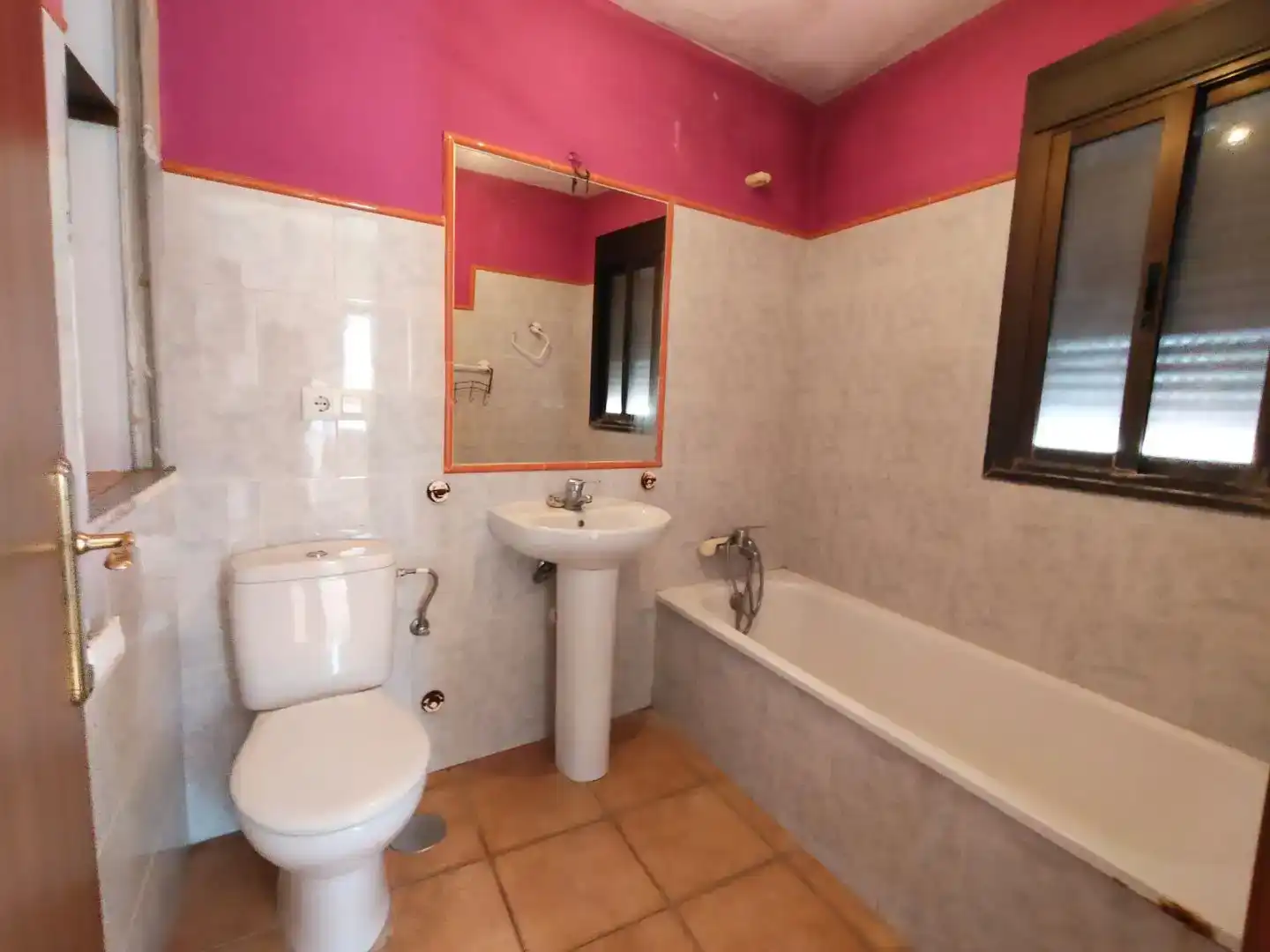 Bany de Casa o xalet en venda en Benarrabá, Málaga
