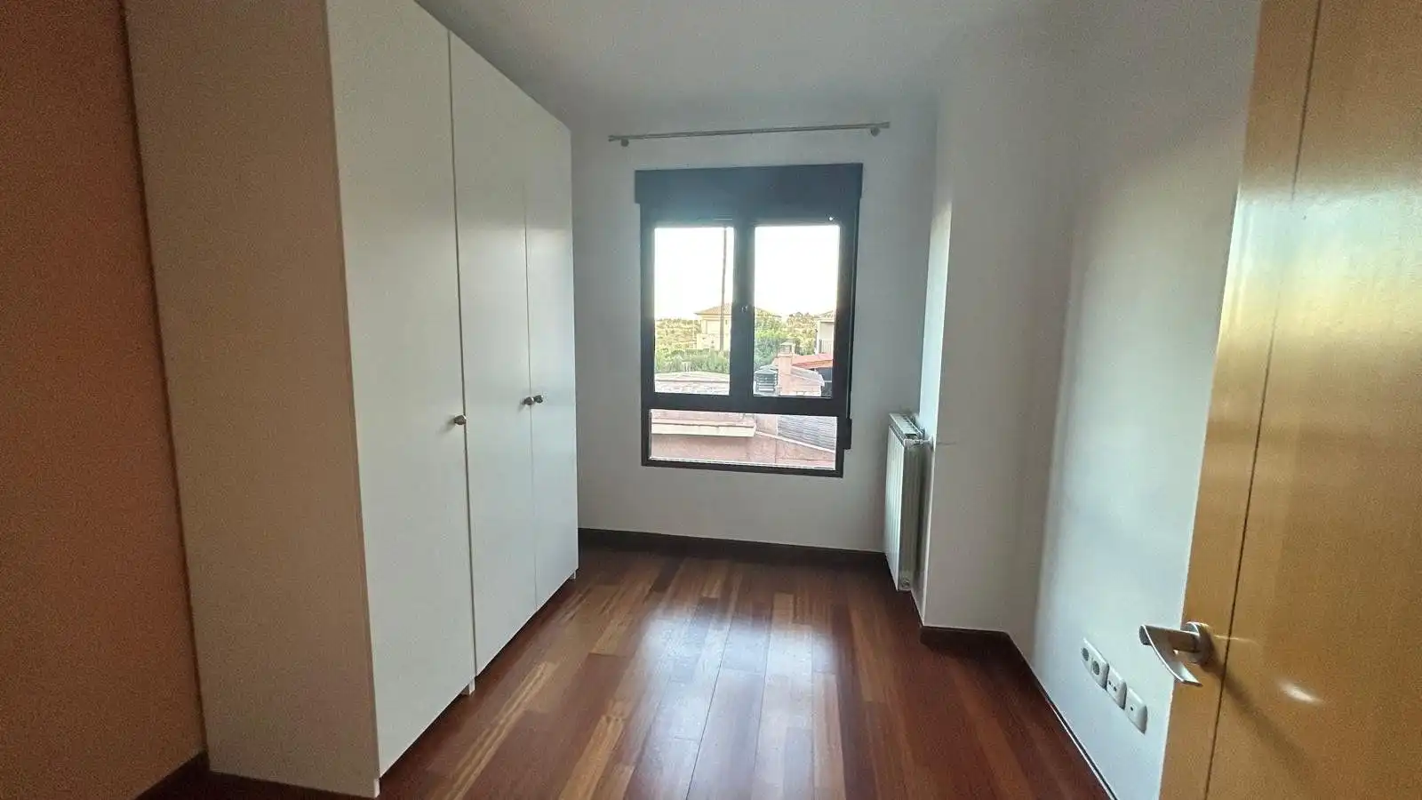 Habitación de Casa adosada en venta en San Rafael del Río con Alarma
