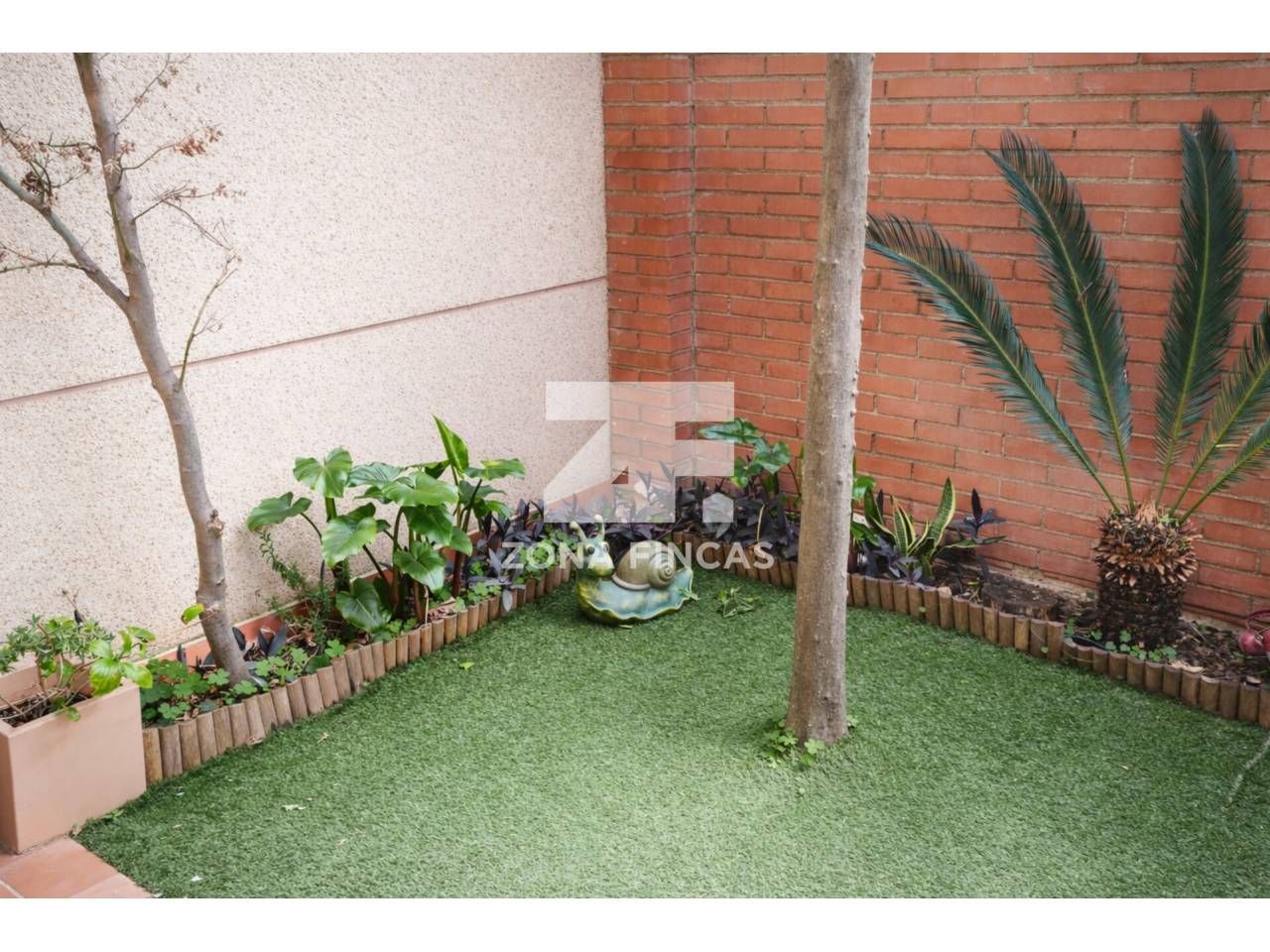 Jardí de Pis en venda en Santa Coloma de Gramenet amb Aire condicionat, Calefacció i Parquet