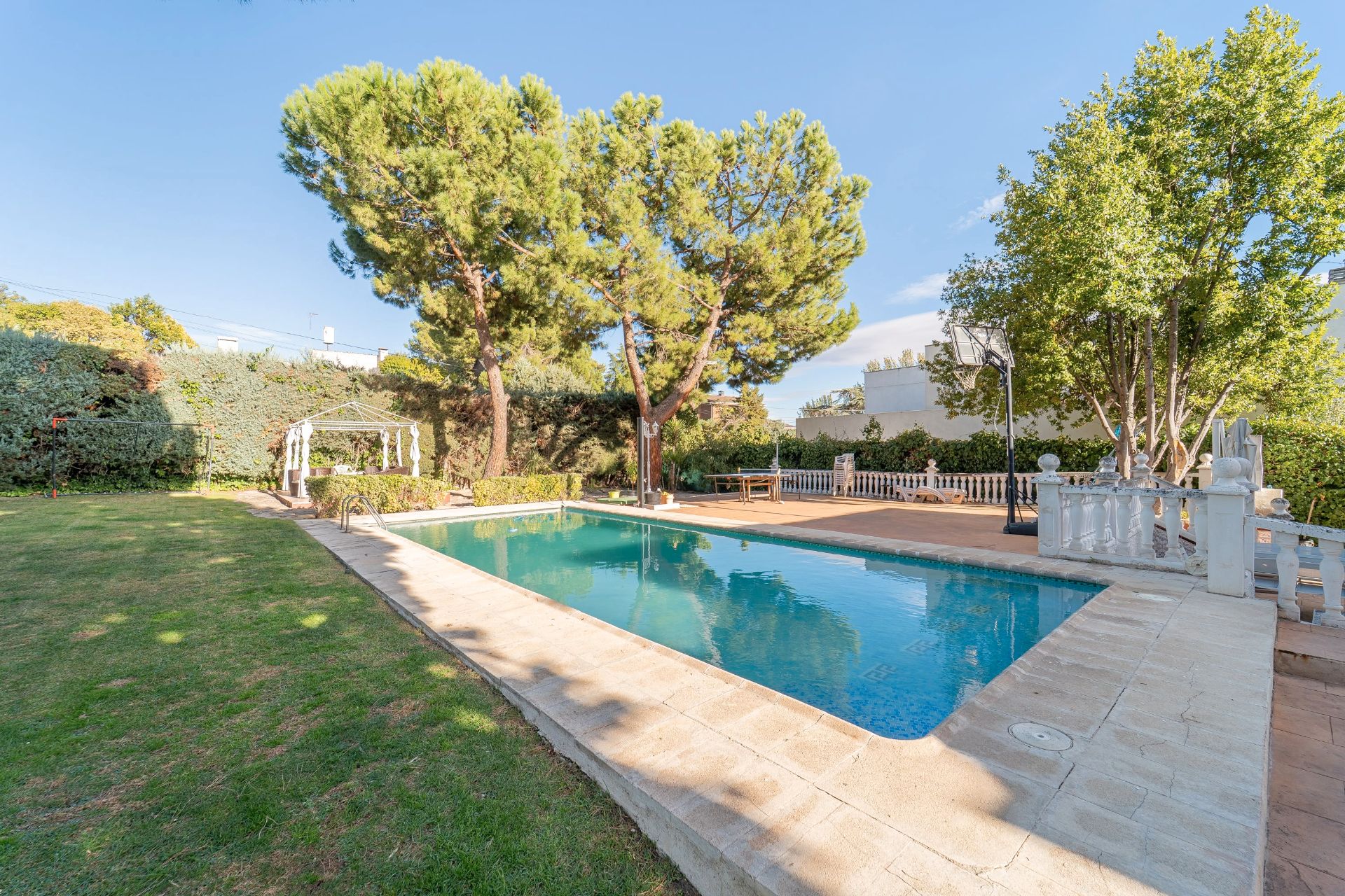 Swimming pool of House or chalet for sale in Boadilla del Monte  with Air Conditioner, Private garden and Terrace