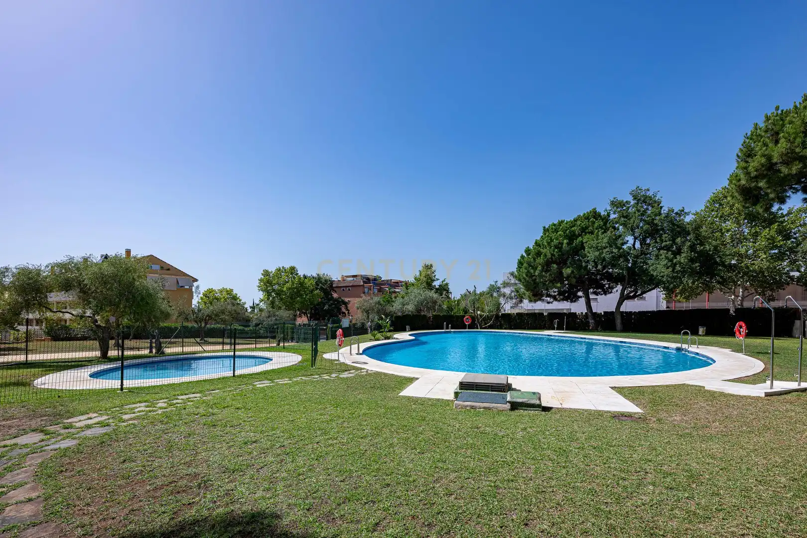 Piscina de Pis de lloguer en Marbella amb Aire condicionat, Jardí privat i Piscina comunitària