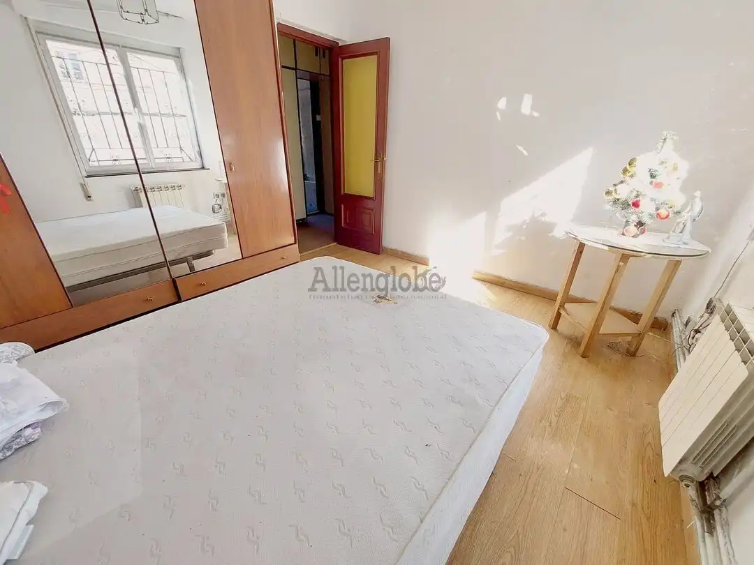 Schlafzimmer von Wohnung zum Verkauf in Oviedo  mit Heizung und Abstellraum