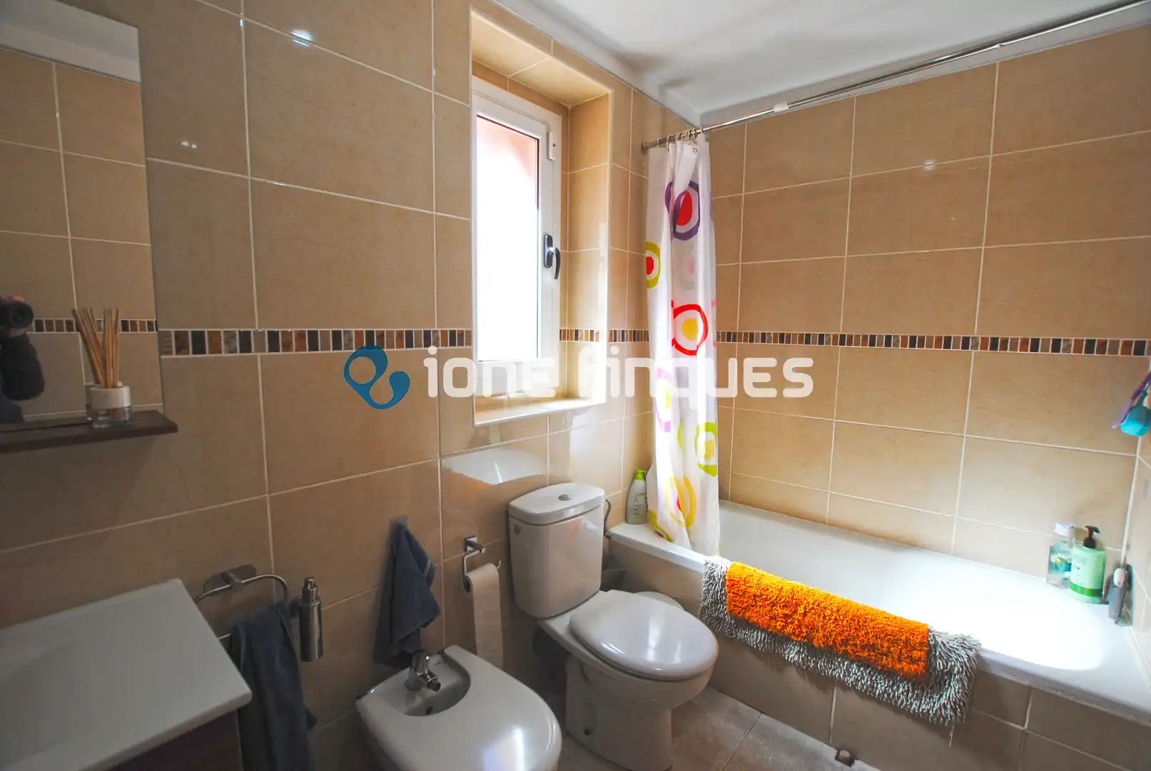 Badezimmer von Einfamilien-Reihenhaus zum Verkauf in Guissona mit Heizung, Terrasse und Abstellraum