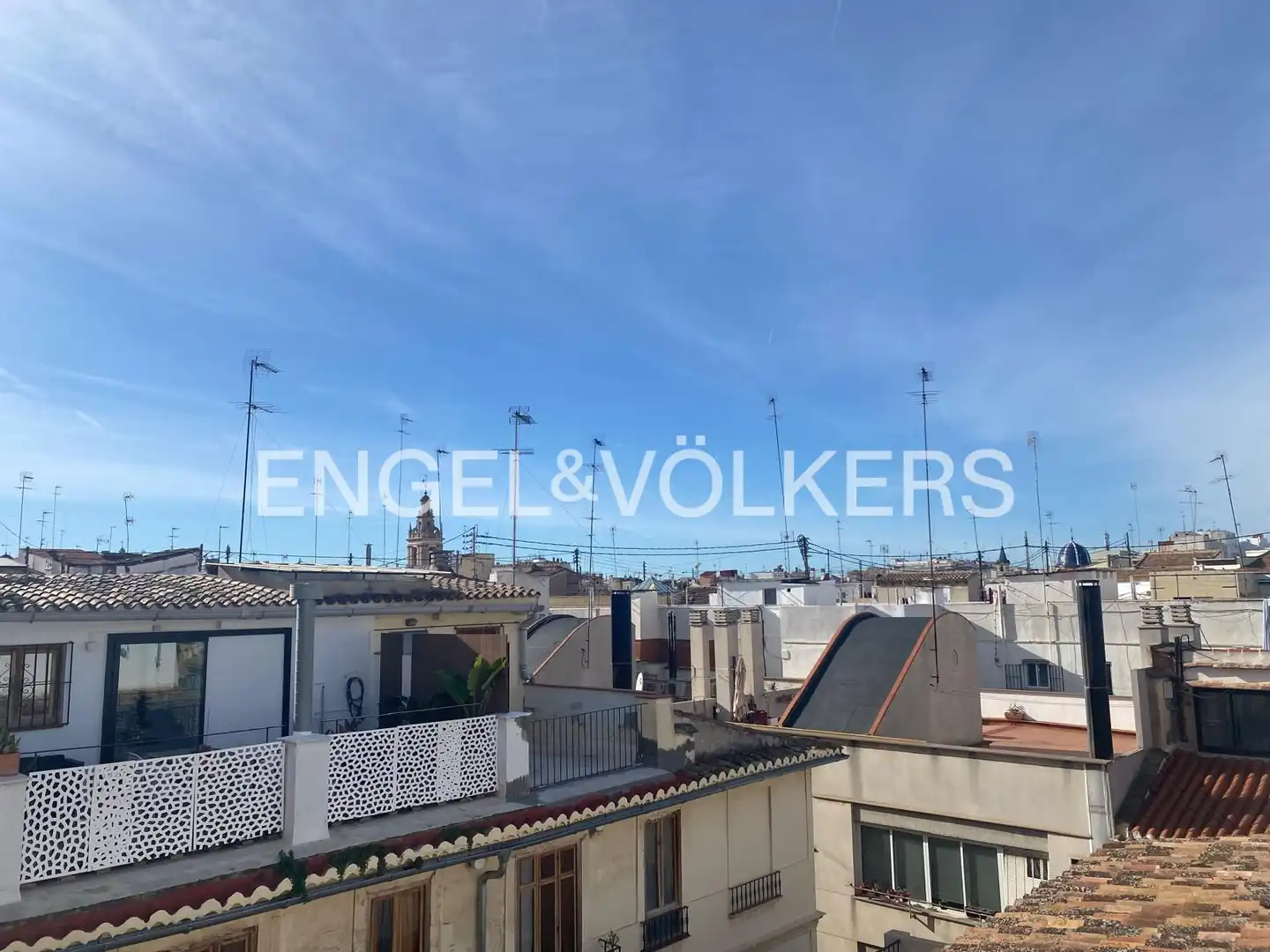 Exterior view of Flat for rent in Valencia  with Air Conditioner and Heating