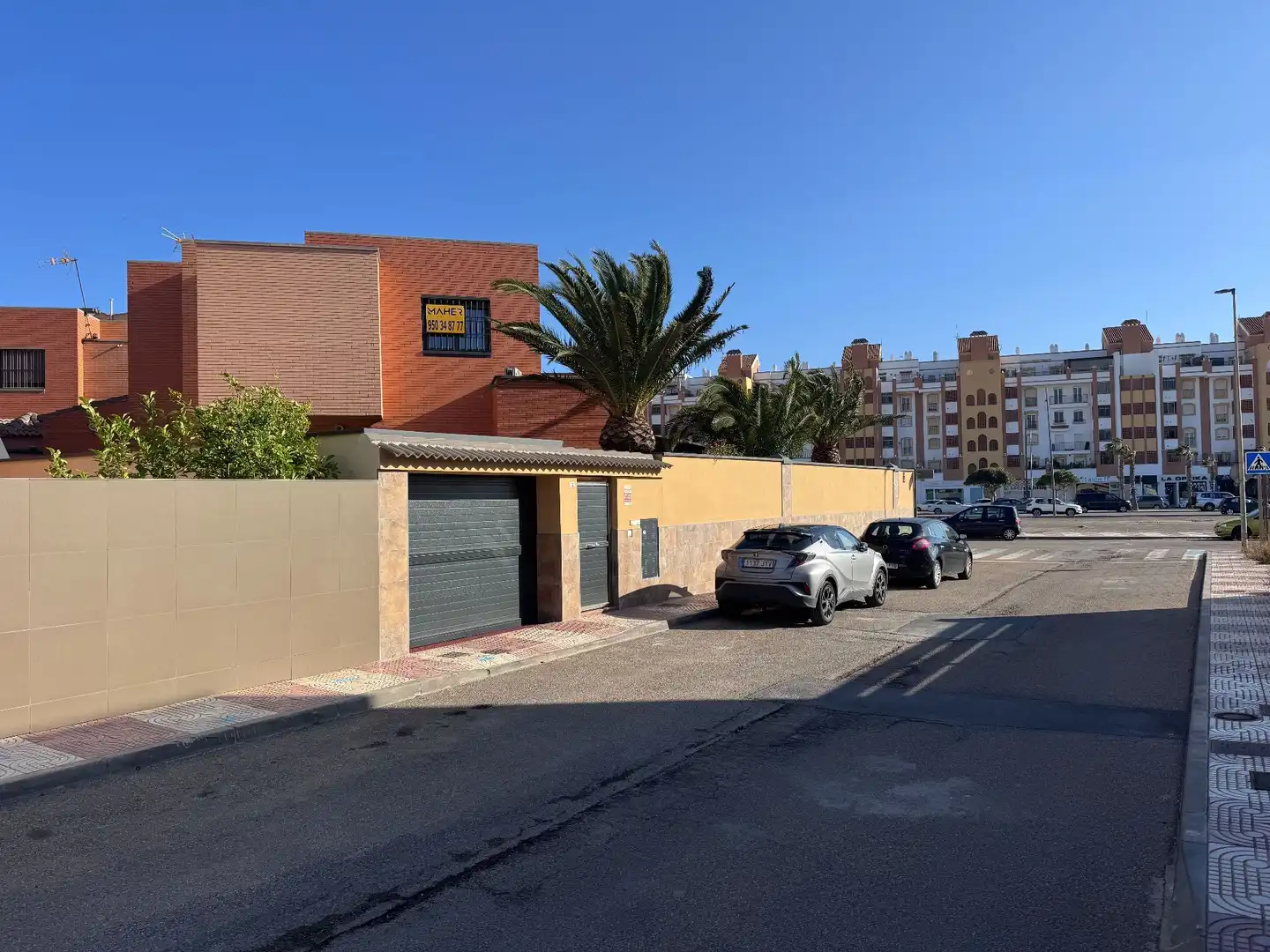 Vista exterior de Casa o chalet en venta en Roquetas de Mar con Aire acondicionado, Jardín privado y Terraza