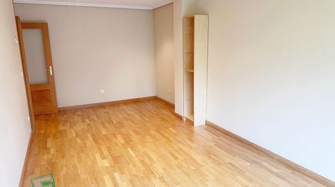 Foto 3 de Piso en venta en Juan Antonio Alvarez Rabanal, 18, HUCA - La Cadellada, Oviedo