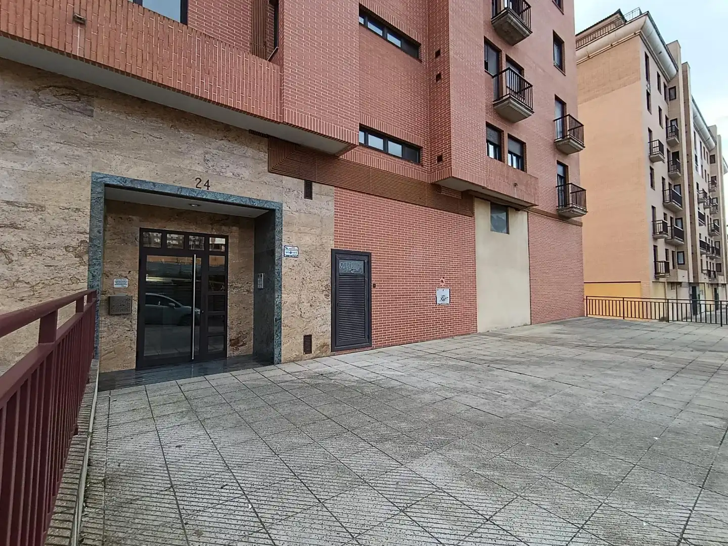 Vista exterior de Apartament en venda en Avilés amb Calefacció, Traster i Balcó