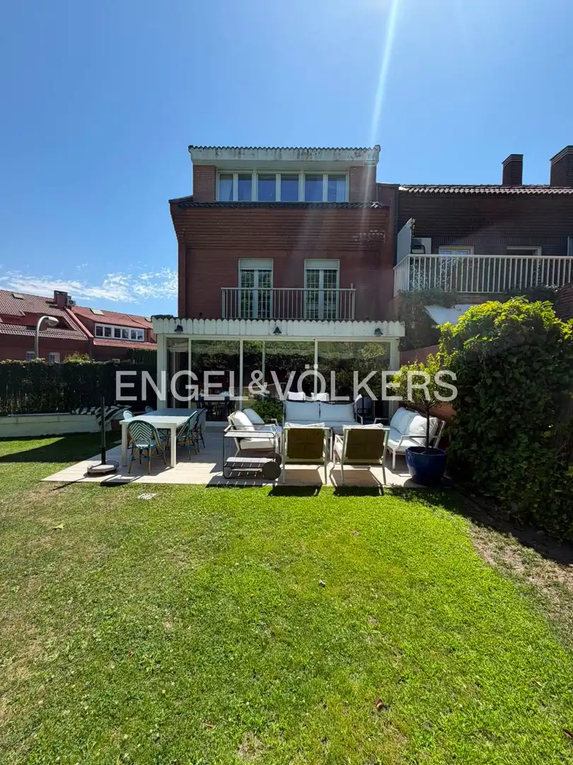 Terraza de Casa adosada en venta en Madrid con Aire acondicionado, Calefacción y Jardín privado