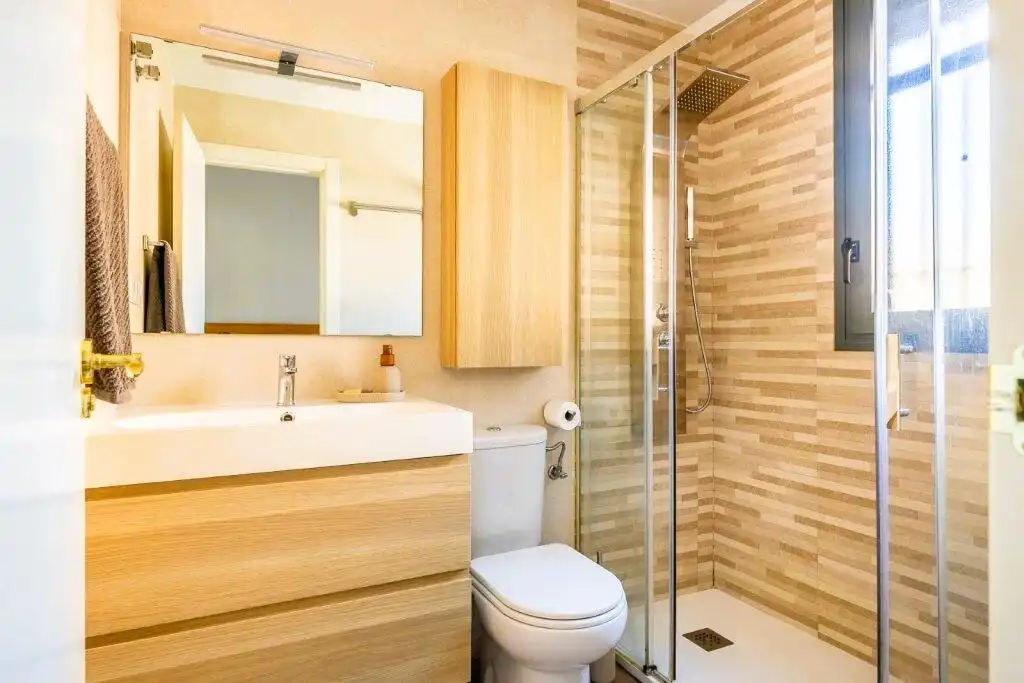 Badezimmer von Wohnung zum Verkauf in Sevilla mit Klimaanlage