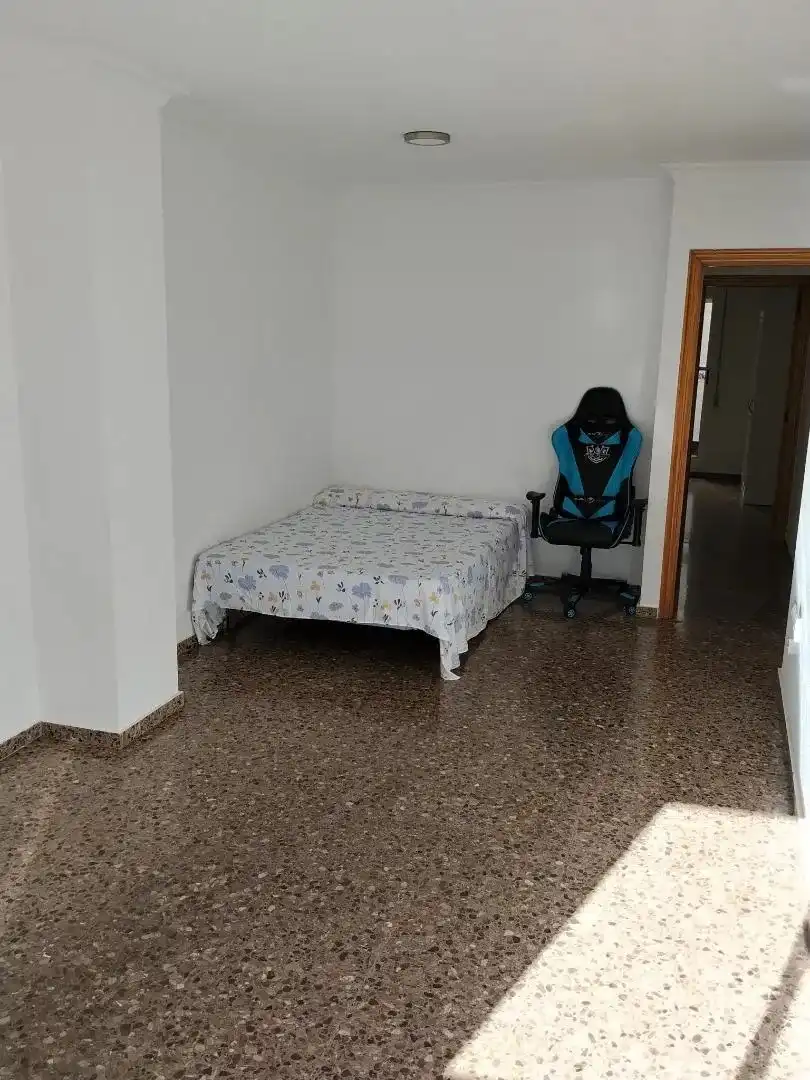 Dormitori de Pis en venda en Algemesí amb Aire condicionat, Terrassa i Moblat