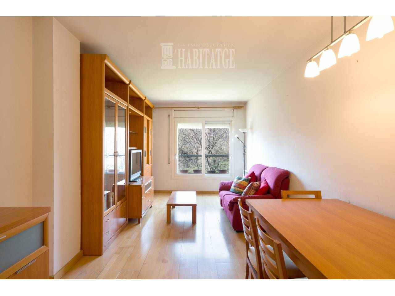 Sala de estar de Piso en venta en Vic con Calefacción, Parquet y Amueblado