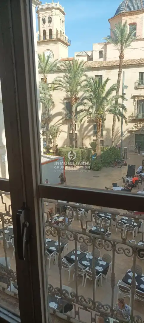 Vista exterior de Piso en venta en Alicante / Alacant